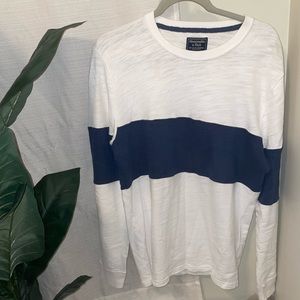 Men’s lo sleeve Abercrombie and Fitch sweater